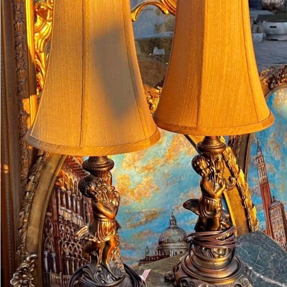 Elegant Bronze Table Lamp with Cherub Design - Picture 2 of 3